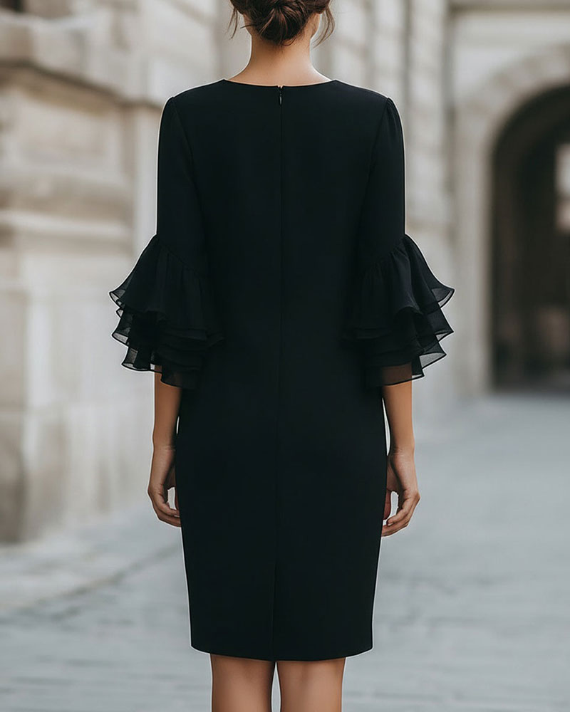 Vestido de mujer ceñido y sofisticado con manga acampanada para ocasiones especiales. Resalta tu silueta.