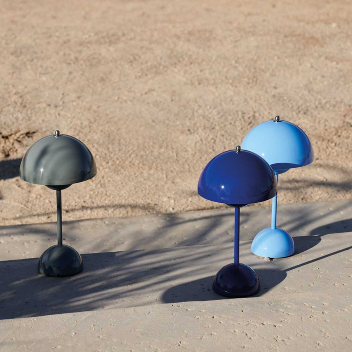 Lámpara de mesa LED de bajo consumo. Iluminación ambiental moderna y diseño minimalista.