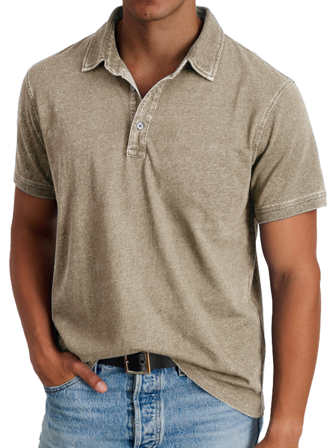 Polo hombre azul cielo, manga corta, cuello refinado. Ideal para estilo confiado y confort.