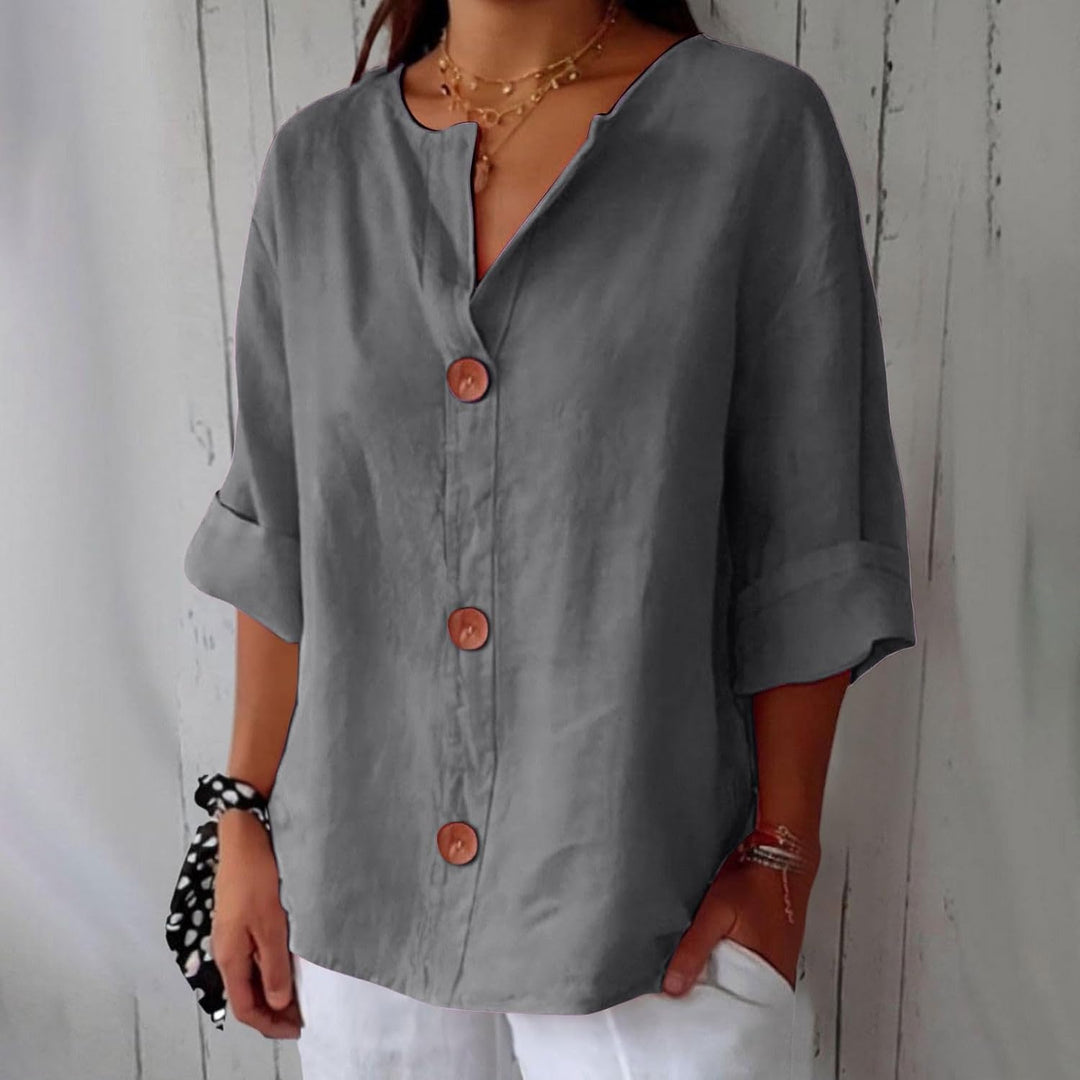 Camisa de mujer con cuello en V, tela de algodón lino. Confort y estilo relajado para días cálidos.