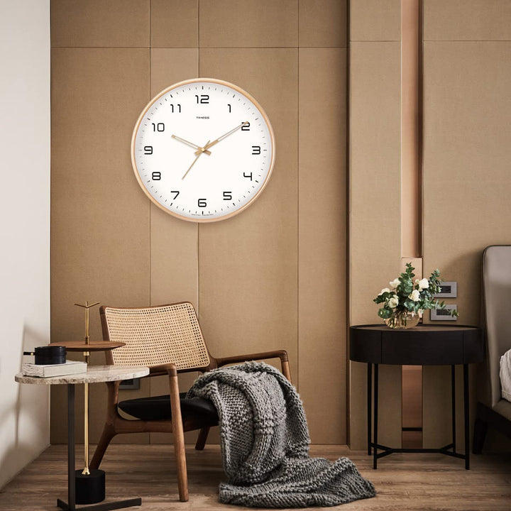 Reloj de pared silencioso analógico de madera, diseño moderno y minimalista para interiores.