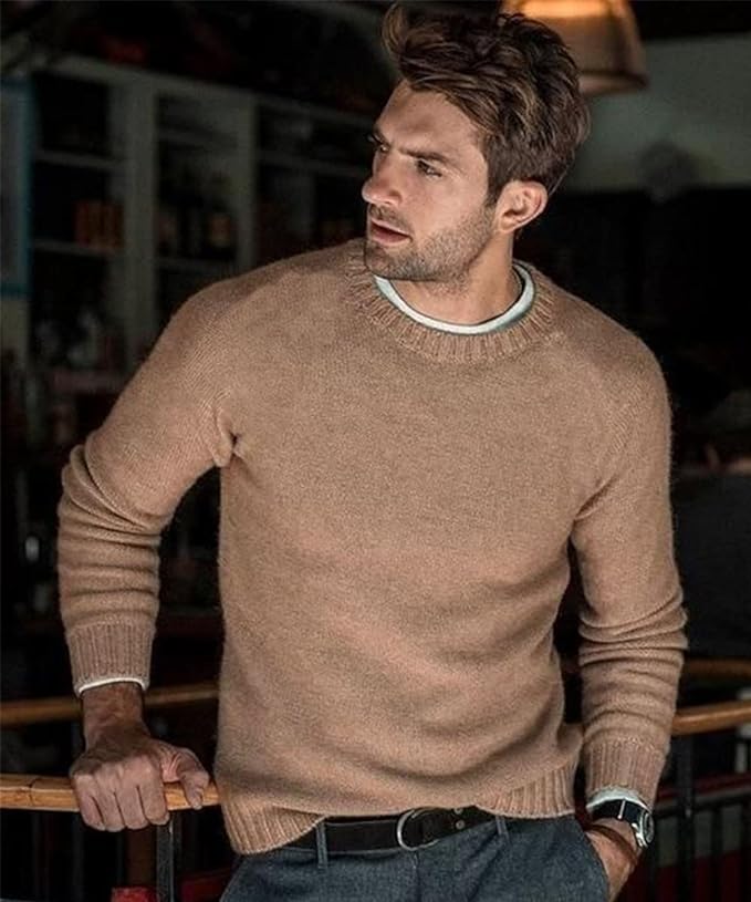 Pullover beige de hombre, elegante y versátil. Suéter masculino para confort duradero en atuendos de otoño/invierno.