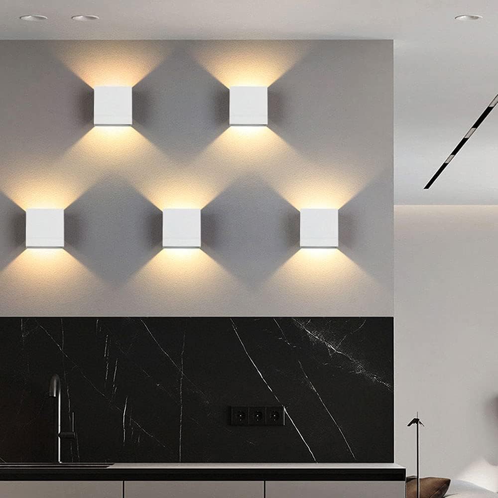Diseño elegante: lámpara de pared LED inalámbrica, recargable USB, con luz cálida regulable para decoración interior.