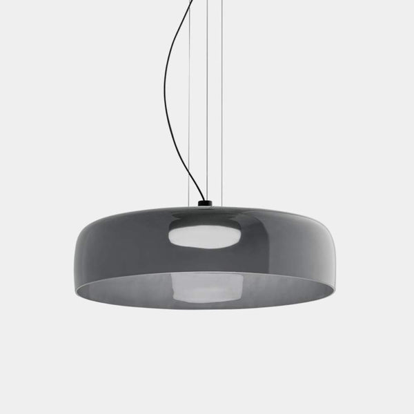 Lámpara de techo nórdica con pantalla de cristal y metal. Colgante, aporta un toque moderno al hogar.