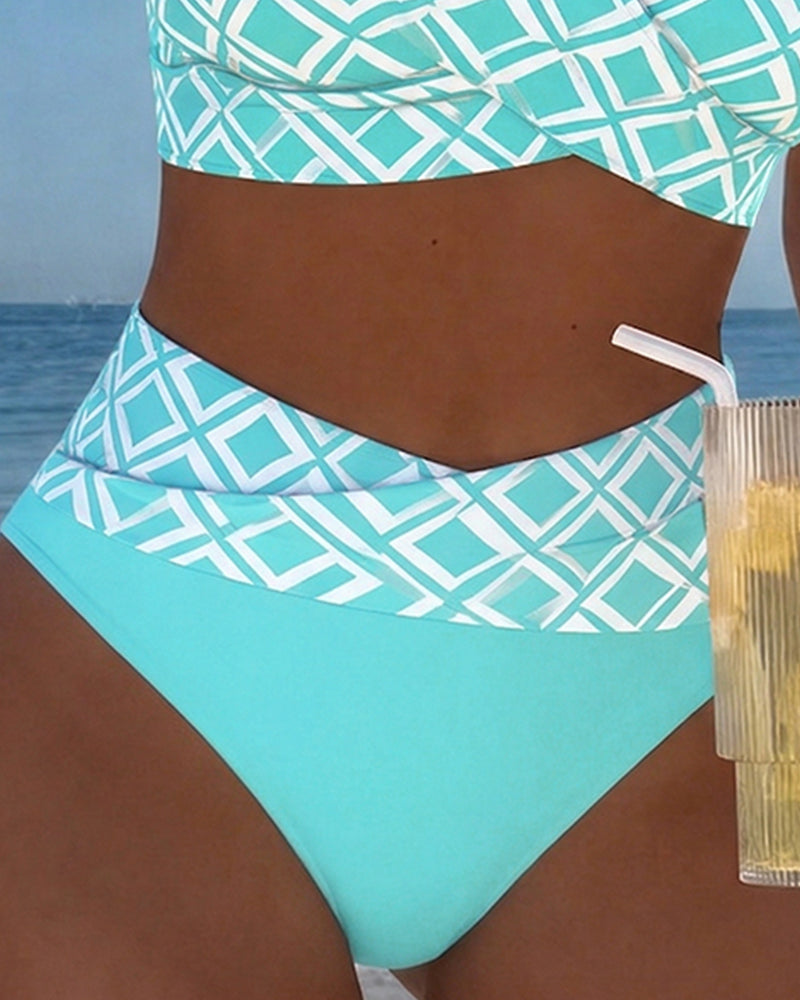 Bikini estampado geométrico, moda playa, sin aros, excelente para cualquier figura femenina.
