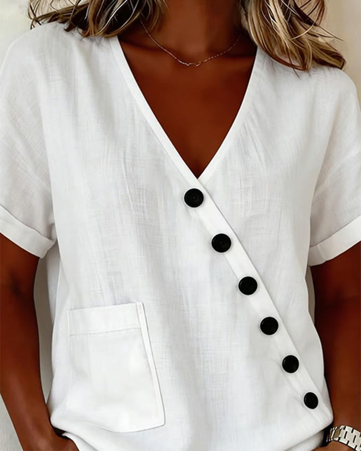 Cómodo top de mujer azul con botones diagonales. Blusa femenina versátil y holgada, perfecta para el verano.