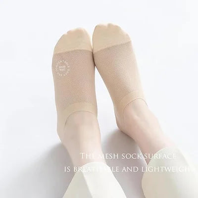 Detalle de la tela transpirable de los calcetines invisibles, garantizando frescura y bienestar en tus pies.