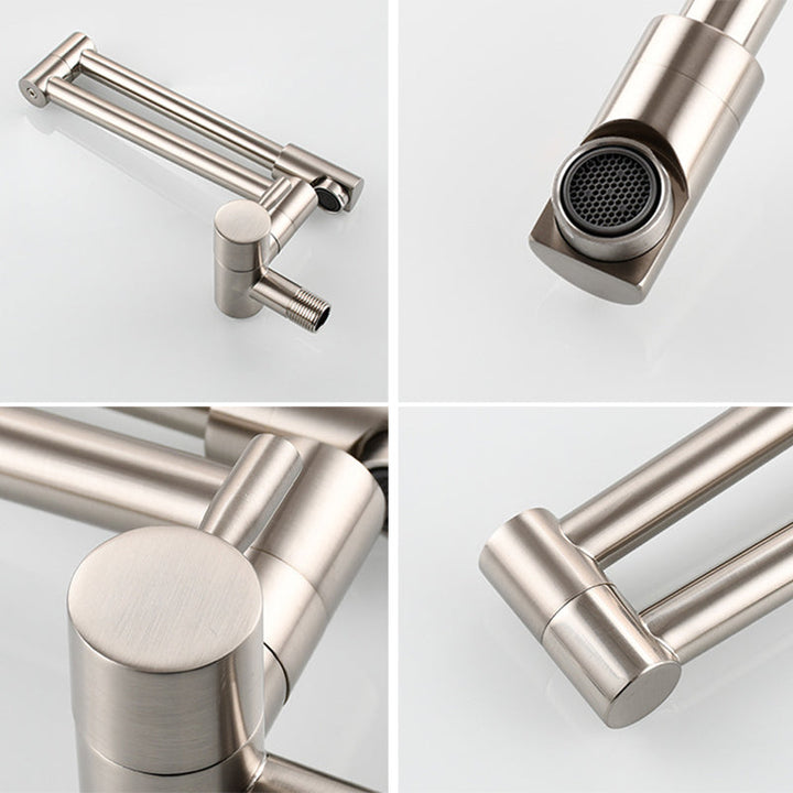 Grifo de cocina moderno de pared integrándose en una cocina contemporánea blanca.