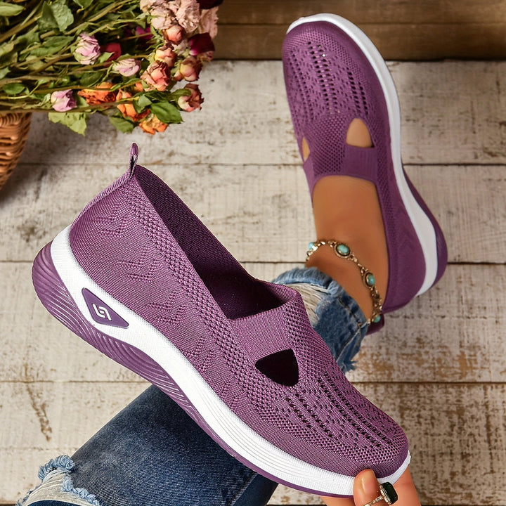 Zapatillas grises sin cordones de mujer. Ofrecen comodidad ergonómica, ligereza y son ideales para caminar.