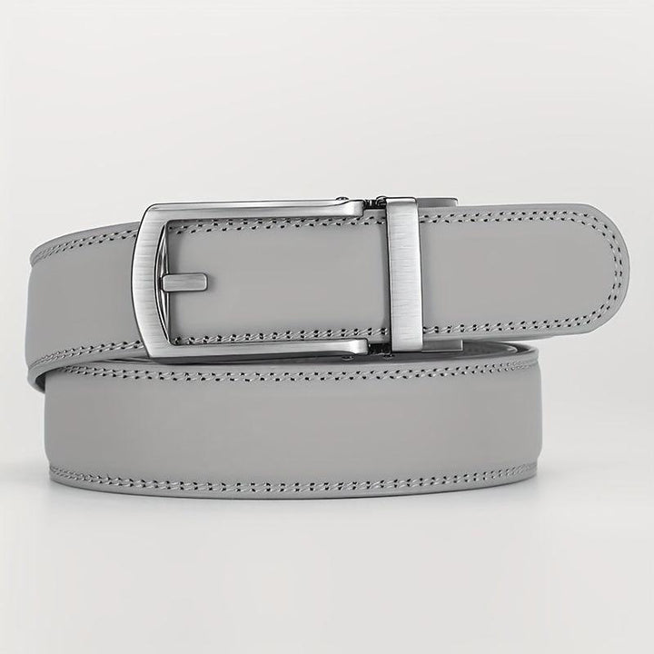 Cinturón de cuero genuino para hombre, elegante y versátil. Accesorio de moda masculina.