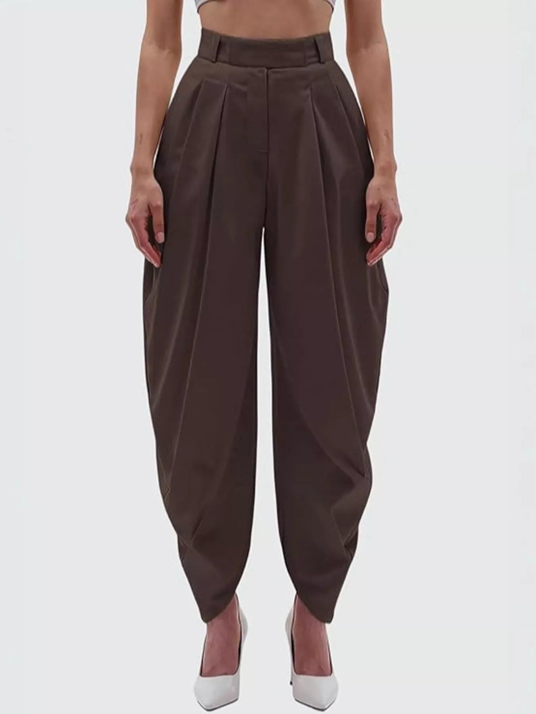 Pantalón casual de mujer, tiro alto, pierna ancha y plisado, en tela de algodón suave.