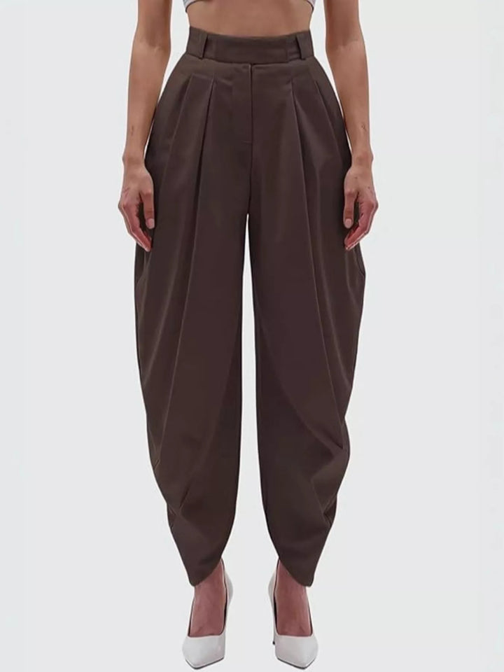 Pantalón casual de mujer, tiro alto, pierna ancha y plisado, en tela de algodón suave.