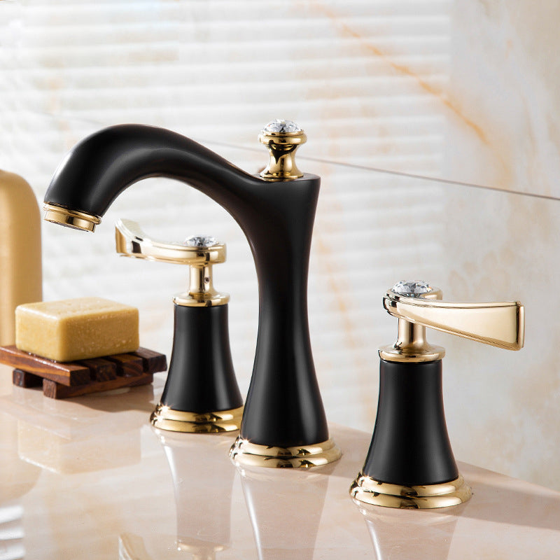 Grifo de baño moderno con doble manija y caño bajo, mejora tu lavabo con estilo.