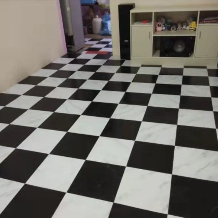 Baldosas de vinilo autoadhesivas efecto piedra mate para suelos de hogar.