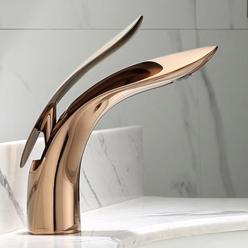Monomando de lavabo en oro rosa, mezclador de 1 orificio para baño de lujo.