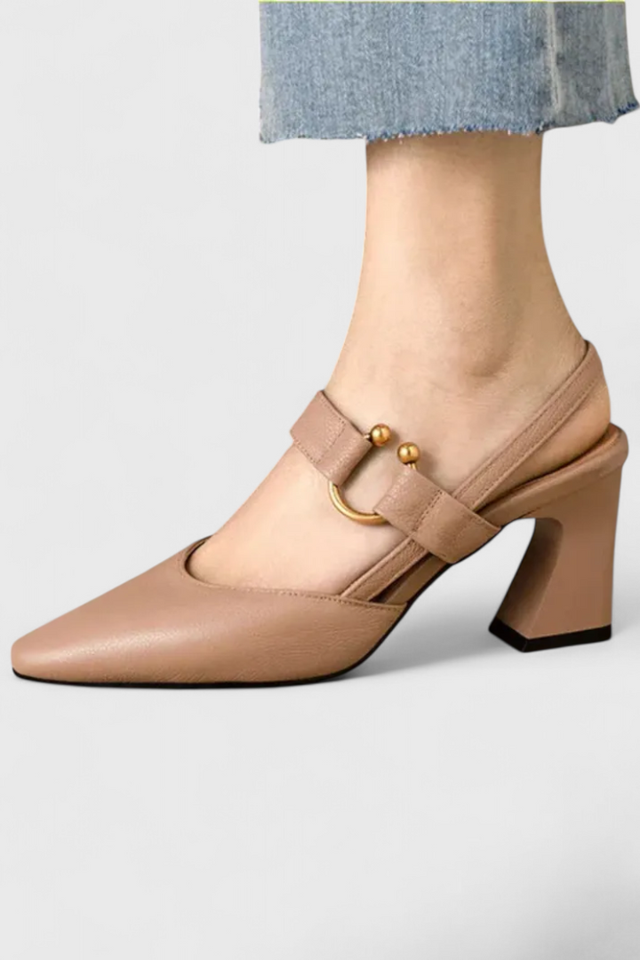 Tacones de mujer con diseño ergonómico para máximo confort. Elegancia y soporte para largas jornadas.