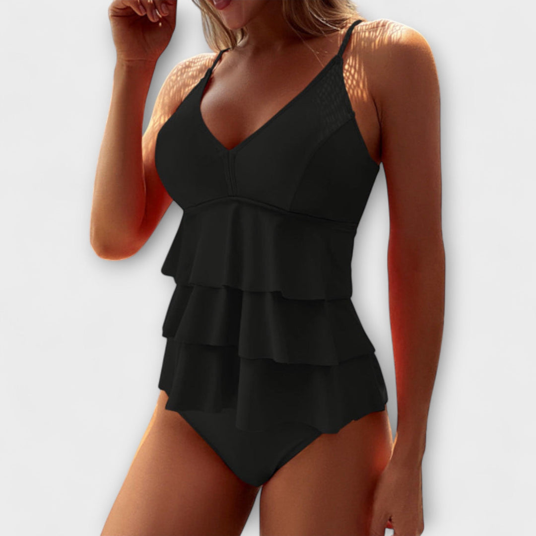 Tankini femenino con volantes y escote V, ideal para la playa. Ropa de baño de moda de verano.