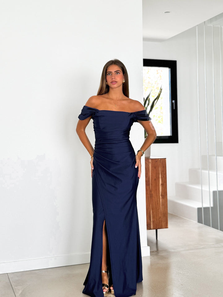 Vestido de mujer estilo sirena en color marino, con mangas y ajuste elegante. Perfecto para eventos formales.