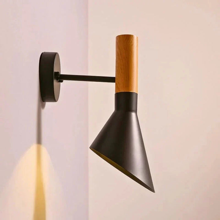 Lámpara de escritorio LED minimalista, diseño limpio para un espacio de trabajo ordenado y moderno.
