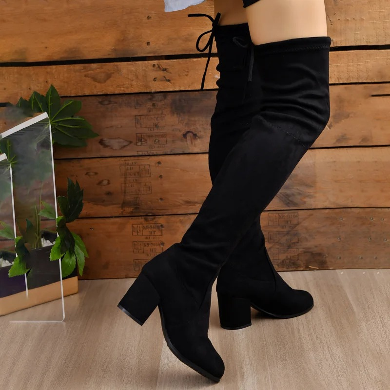 Estilosas botas altas overknee negras SOFIA de mujer. Imprescindibles para la moda de invierno y tu estilo.