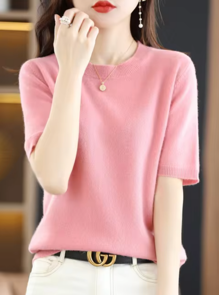 Top casual de mujer. Suéter de manga corta, ideal para ropa femenina y moda de transición con estilo.