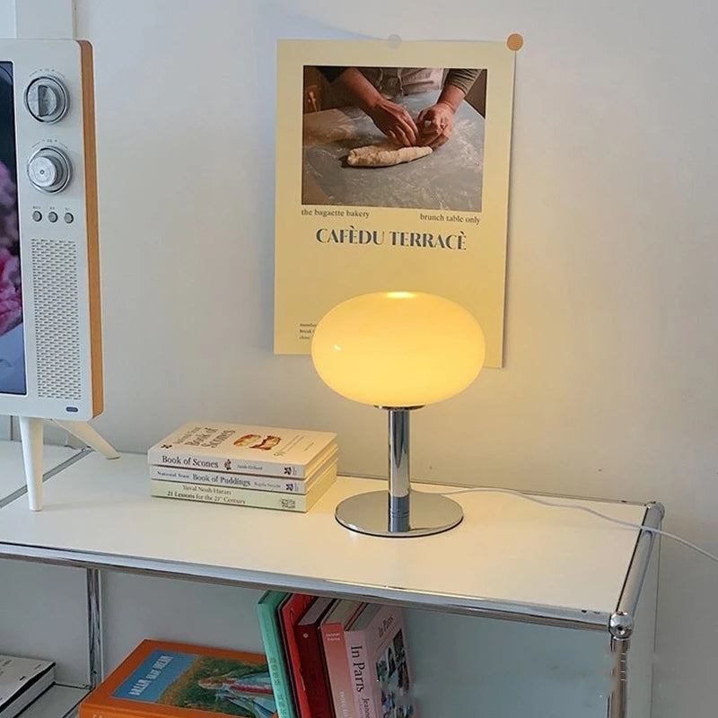 Lámpara inalámbrica de mesa LED, diseño elegante y portátil, perfecta para crear ambientes con luz suave.