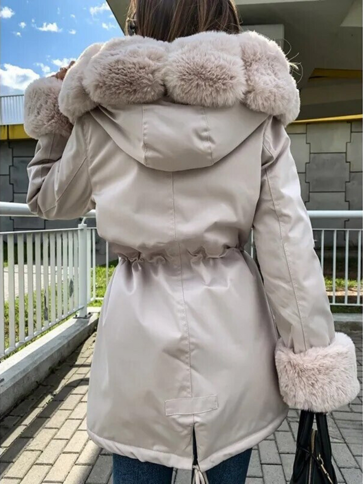 Abrigo de invierno de mujer, estilo elegante y versátil. Chaqueta larga cálida y de moda para el frío.