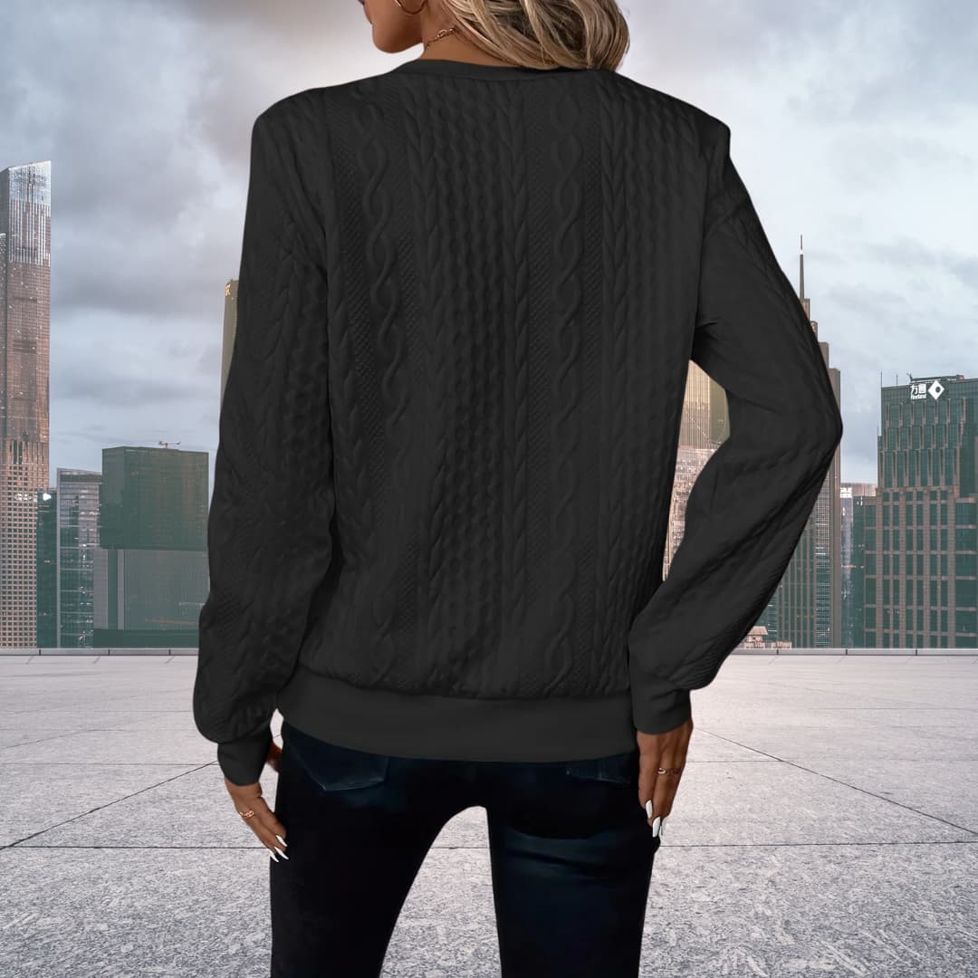Ropa versátil: Sudadera de punto elegante para mujer con cremallera. Moda femenina chic.