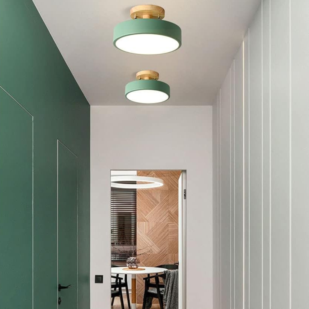 Lámpara de techo LED moderna con marco de madera, ideal para iluminación interior y decoración del hogar.