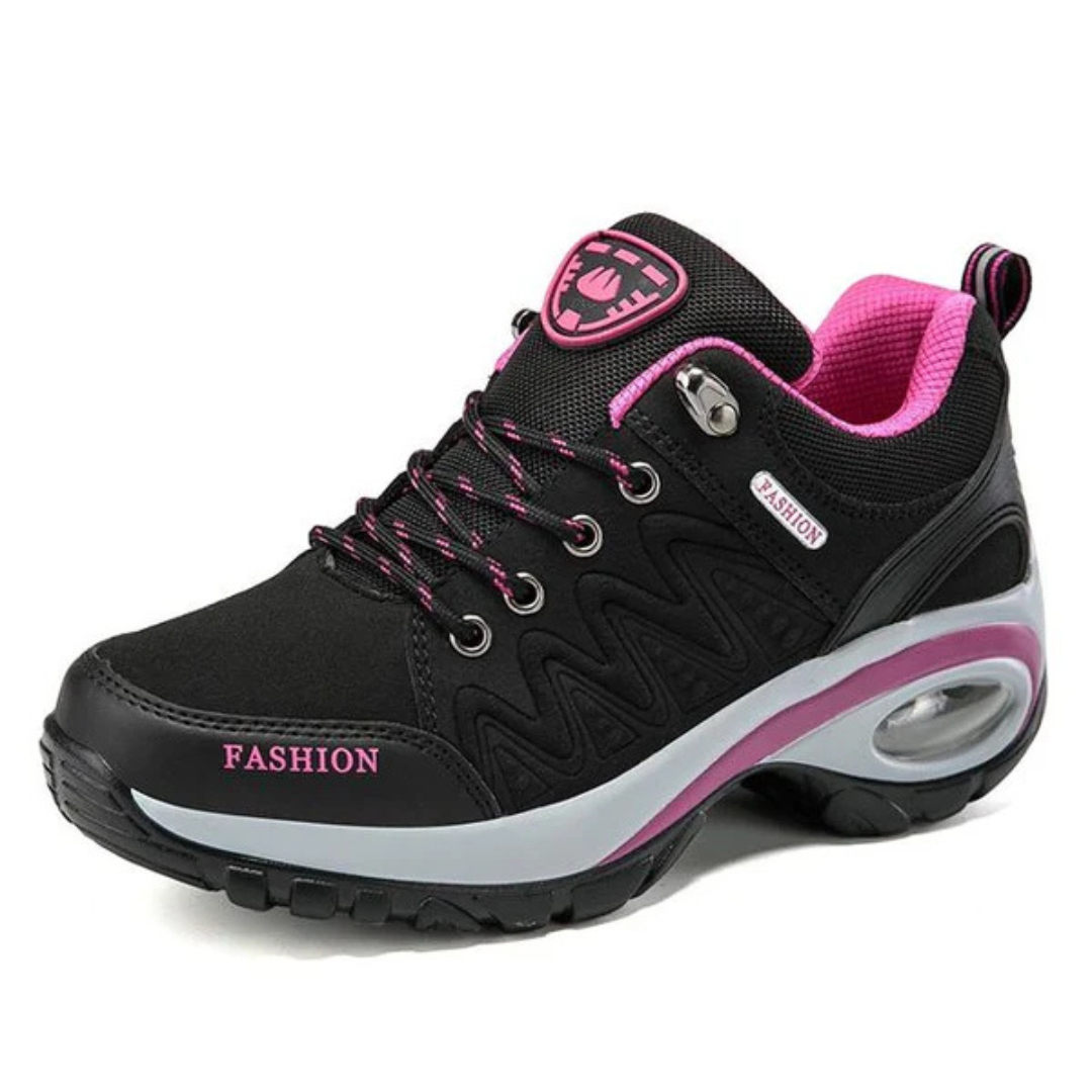 Zapatillas de trekking para mujer. Calzado resistente y cómodo, ideal para largas caminatas y actividades outdoor.