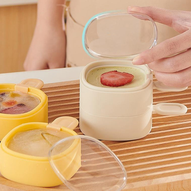 Paletas caseras coloridas y refrescantes hechas con el molde de helado reutilizable.