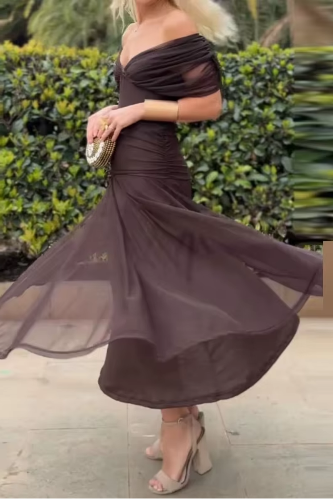 Vestido formal maxi para mujer, escote V, diseño sofisticado para fiestas y bodas.