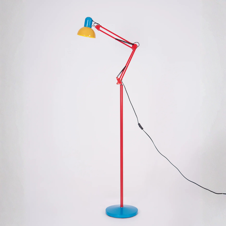 Lámpara de pie flexo Memphis, ajustable y vibrante, un toque moderno para interiores.
