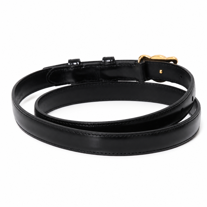 Complemento de moda: cinturón para mujer con hebilla dorada, diseño ajustable y chic.