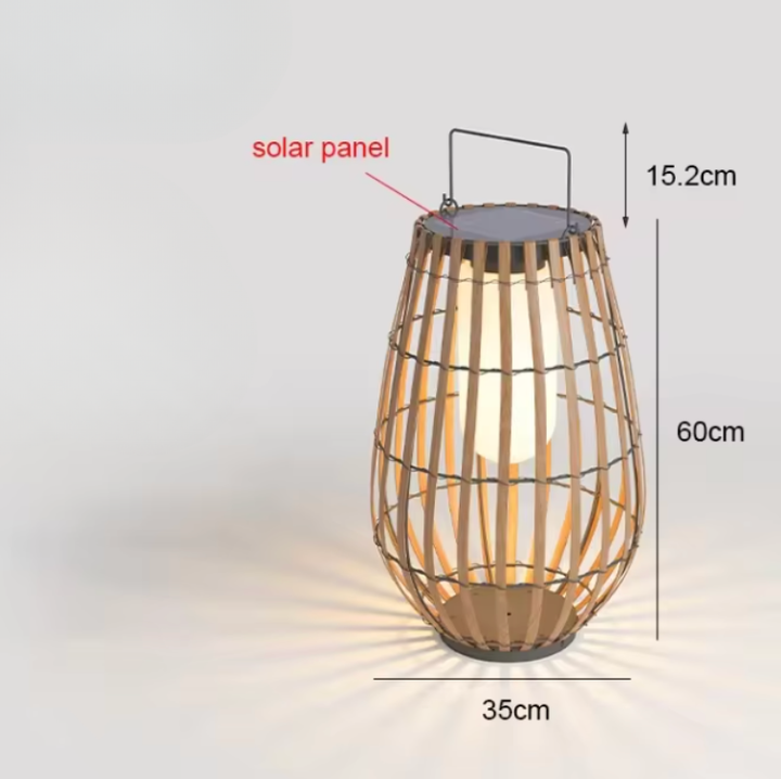 Lámpara de suelo solar de rattan para patio. Diseño rústico, decoración exterior diurna y nocturna.