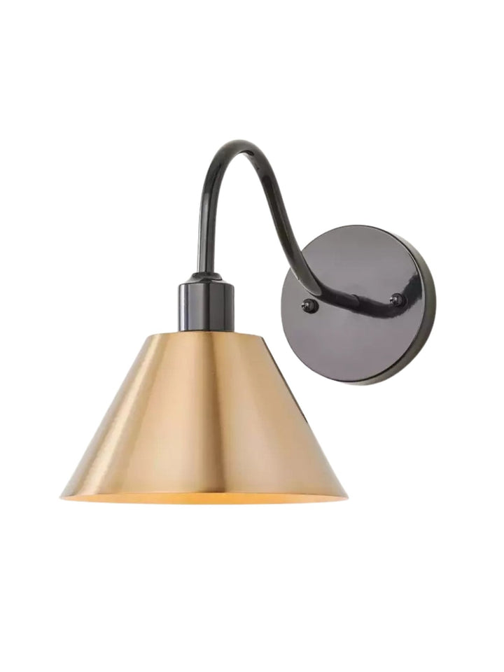 Luminaria de pared moderna y minimalista, luz focal en latón y negro.