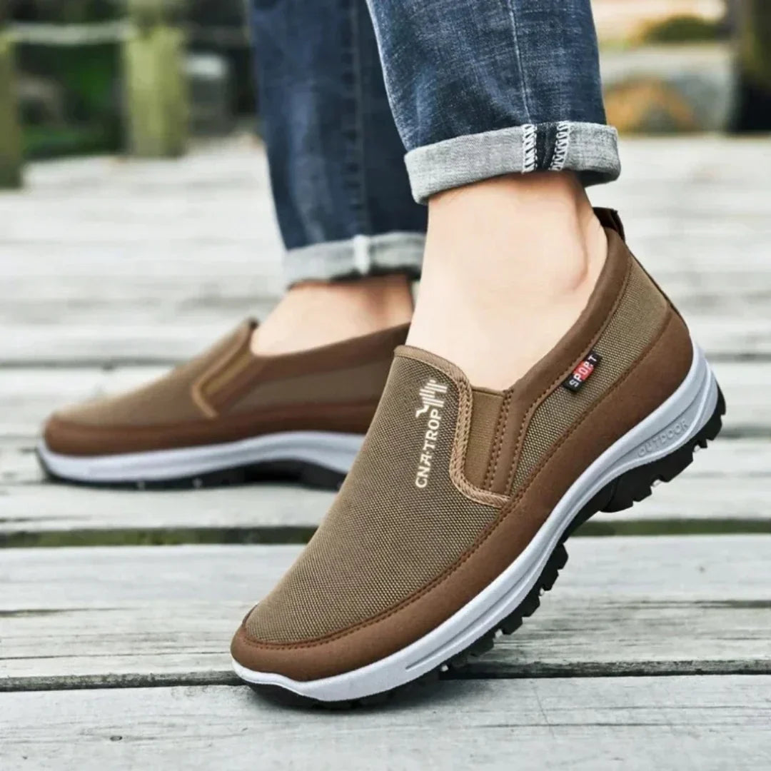 Zapatos cómodos hombre sin cordones, diseño casual, ideal para pies sensibles.