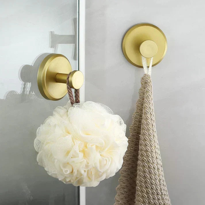 Gancho de succión fuerte adhesivo para pared lisa de baño o cocina. Solución de organización duradera.