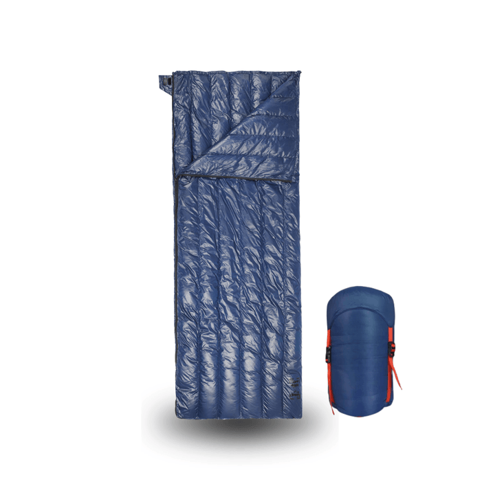 Saco de dormir sobre ultraligero verde con plumón de oca, apto para 3 estaciones de camping y aventura.