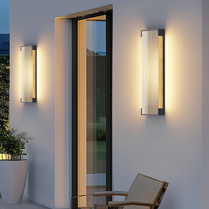 Luz de pared LED IP65 regulable, acero inoxidable, perfecta para ambientes exteriores.