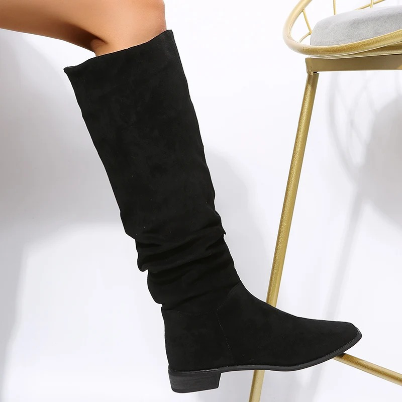 Botas altas de mujer, versátiles, con punta redonda. Calzado cómodo y tendencia para la temporada invernal.