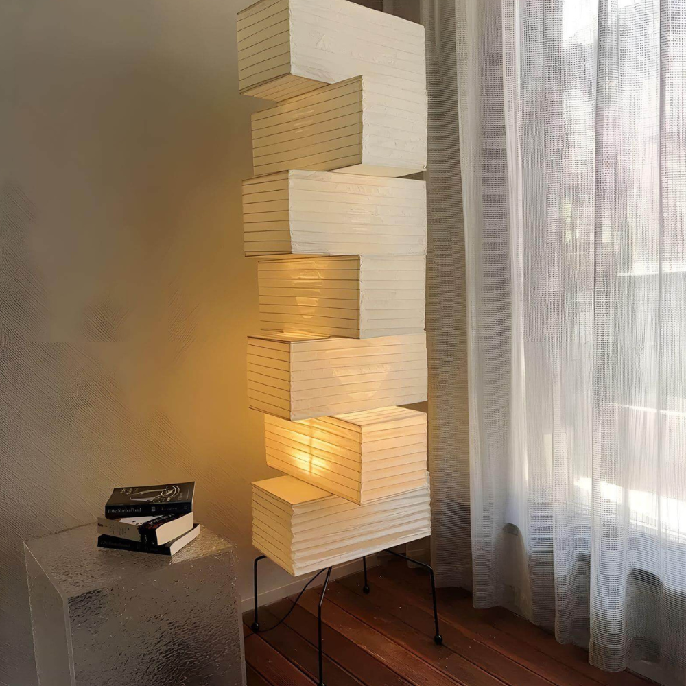 Lámpara de pie moderna, diseño minimalista japonés con luz tenue y agradable.