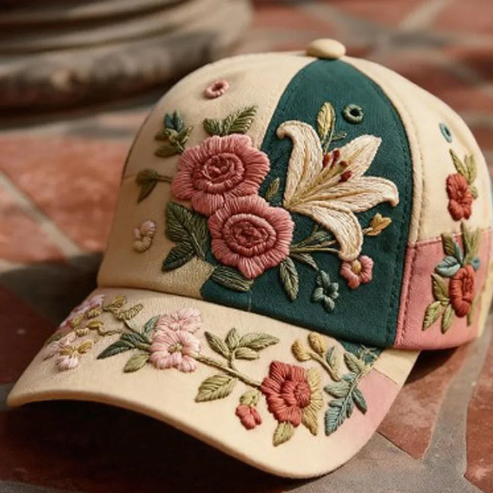 Gorra de verano bordada floral para mujer, ajustable y cómoda, ideal para protección solar.