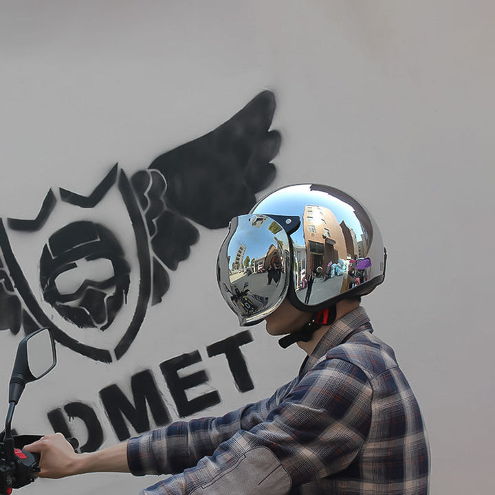 Casco abierto retro plateado 3/4, vista lateral, protección certificada DOT para motociclistas.