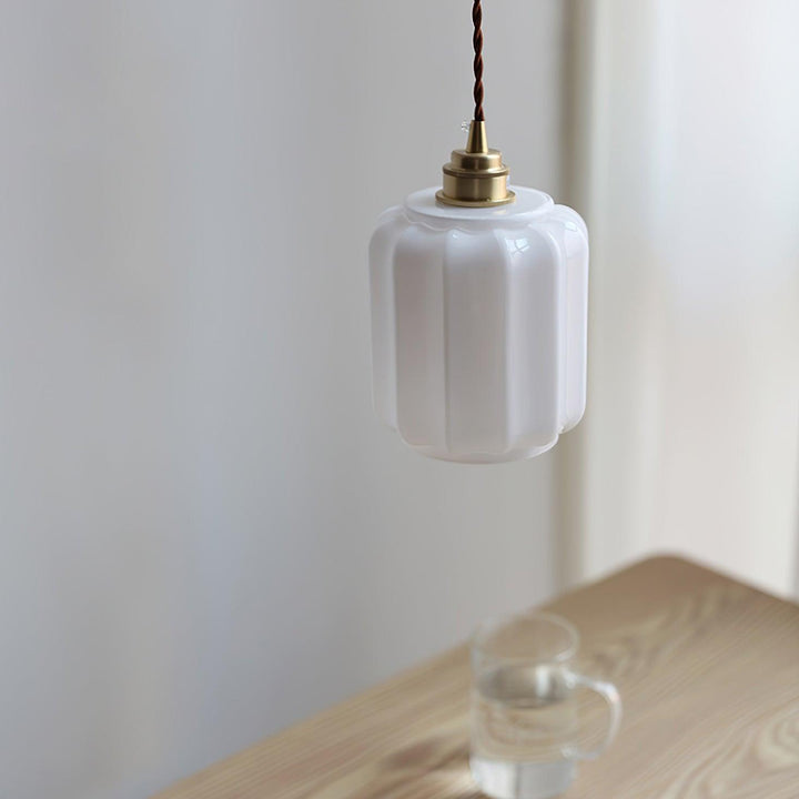 Lámpara de suspensión minimalista, luz ambiente suave para decoración de hogar elegante.