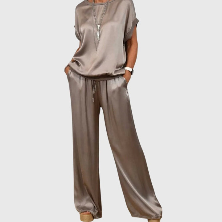 Atuendo versátil de dos piezas para mujer, estilo elegante y casual. Perfecto para cualquier ocasión.