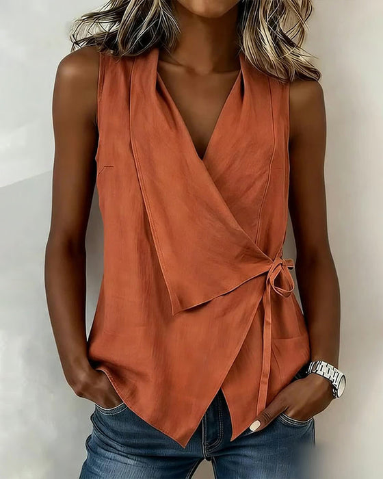 Top sin mangas fluido y elegante para mujer, ideal para moda de verano. Estilo versátil y femenino.