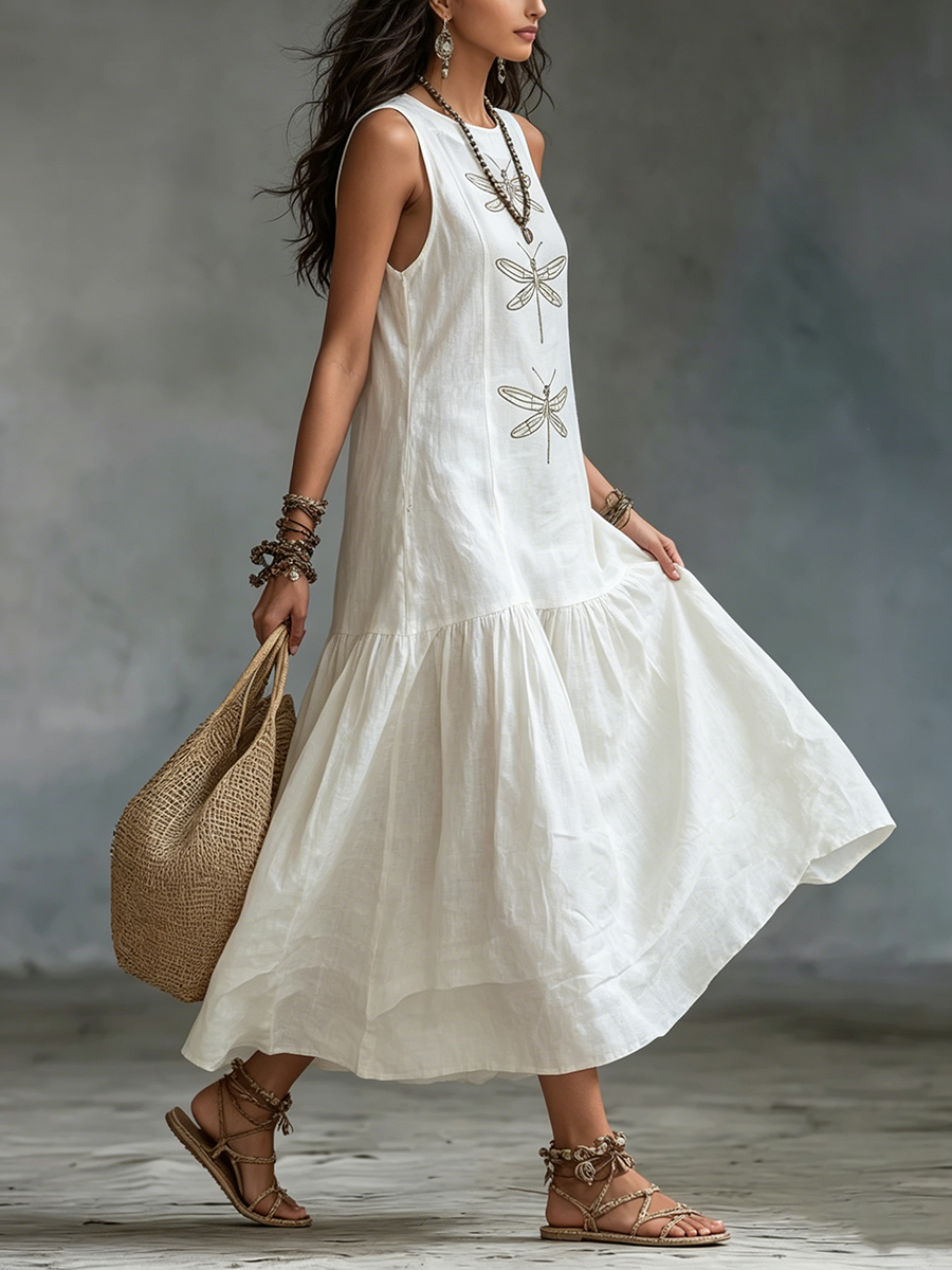 Vista completa de vestido largo casual de lino para mujer, adornado con bordado de libélulas. Verano chic.