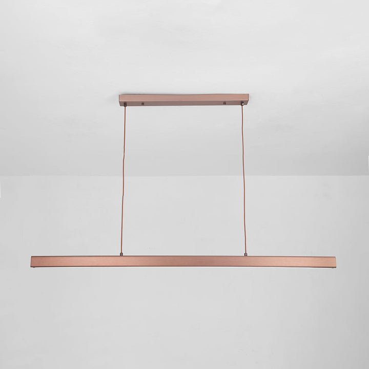 Lámpara LED Nexis lineal, color negro y marrón. Diseño minimalista para una decoración actual.