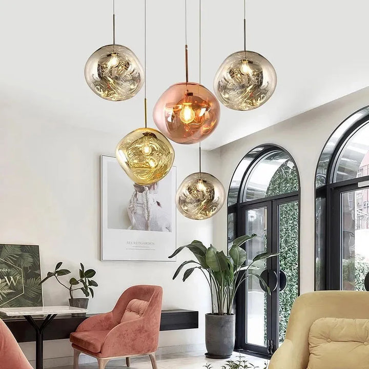 Lámpara colgante decorativa efecto lava, perfecta para sala, comedor o dormitorio. Añade un toque moderno y original.